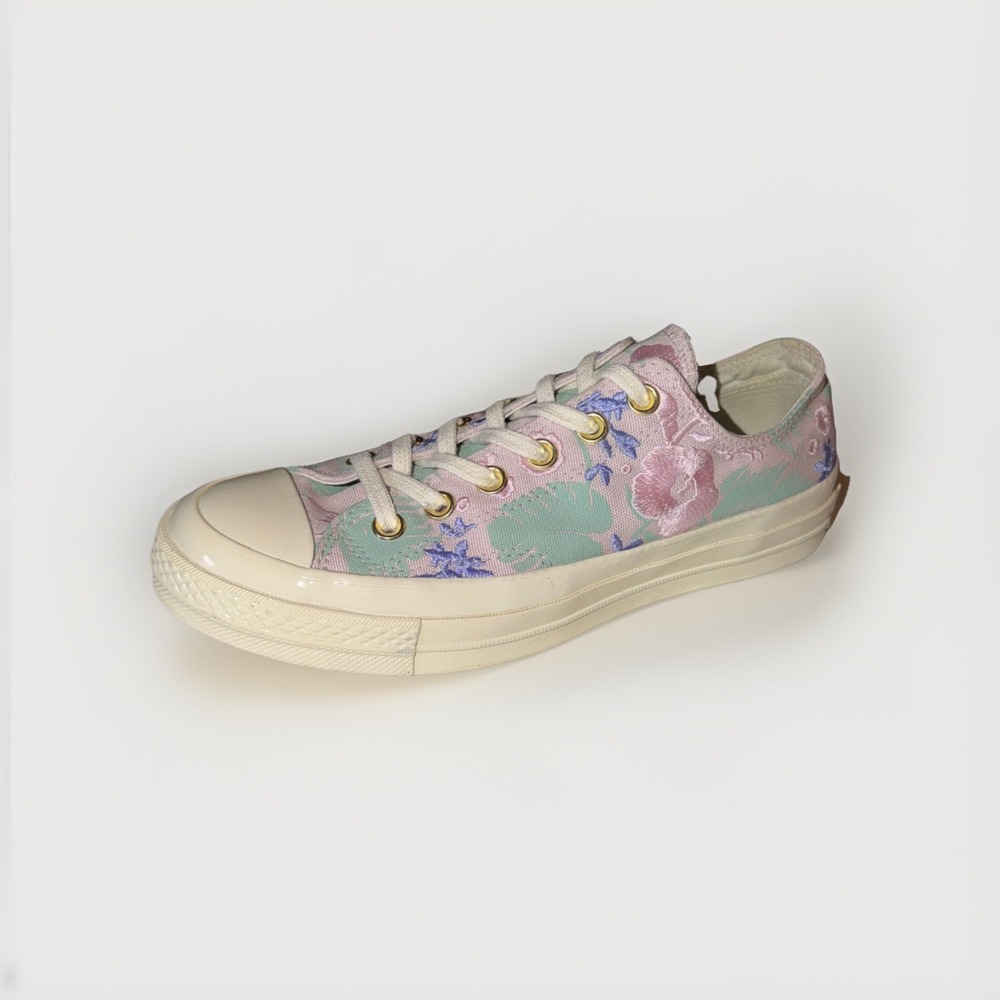 Converse Chuck Taylor All Star Low Top Floral Embroidered Women's Size 7 Lilac